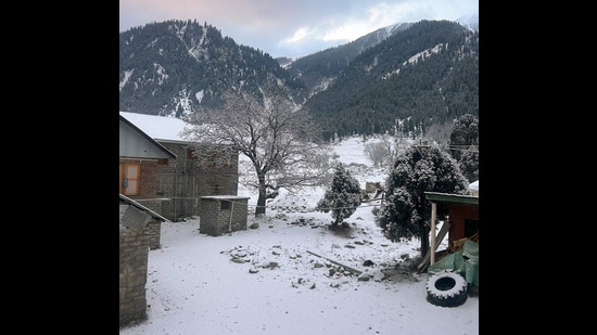 A glimpse of the snow-clad area in the upper reaches of the Gurez sector as it witnesses fresh snowfall, in Bandipora on Saturday. (ANI)