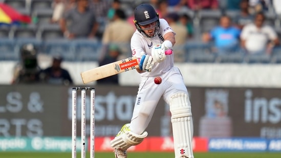 In response to India's first innings total of 436, England fought back with a battling 316/6 at Stumps on Day 3, taking a lead of 126 runs.(PTI)