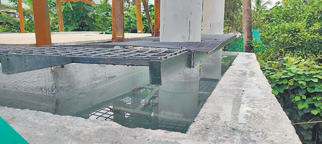 The narrow moat-like space on which the Amphi Nest prototype sits. When water reaches levels of 2 ft to 5 ft within the moat, the house rises, tethered to its posts. The narrow moat-like space on which the Amphi Nest prototype sits. When water reaches levels of 2 ft to 5 ft within the moat, the house rises, tethered to its posts.