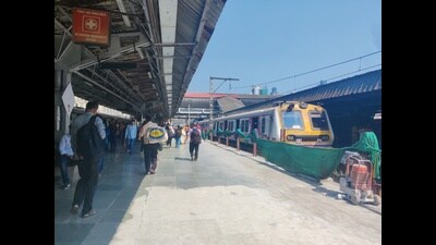 CR widens platform at Dadar, leaves it without roof CR widens platform at Dadar, leaves it without roof