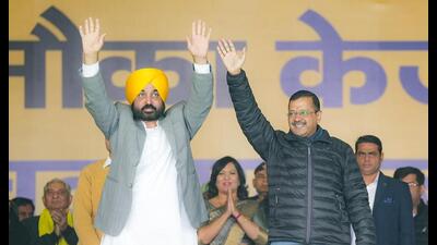 AAP national convener Arvind Kejriwal with Punjab CM Bhagwant Mann at ‘Badlaav Jansabha’ in Jind on Sunday. (HT Photo) AAP national convener Arvind Kejriwal with Punjab CM Bhagwant Mann at ‘Badlaav Jansabha’ in Jind on Sunday. (HT Photo)
