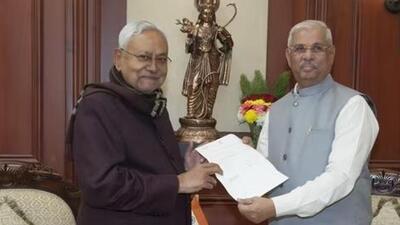 Bihar chief minister Nitish Kumar hands over resignation letter to governor Rajendra Vishwanath Arlekar (Twitter Photo) Bihar chief minister Nitish Kumar hands over resignation letter to governor Rajendra Vishwanath Arlekar (Twitter Photo)
