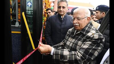 Chief minister Manohar Lal Khattar inaugurating electric city bus service in Panipat on Sunday. (HT Photo) Chief minister Manohar Lal Khattar inaugurating electric city bus service in Panipat on Sunday. (HT Photo)