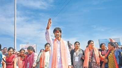 Jarange-Patil’s adroitness in getting the government to accept his demands has earned him a huge following in the community. (Raju Shinde/ HT Photo) Jarange-Patil’s adroitness in getting the government to accept his demands has earned him a huge following in the community. (Raju Shinde/ HT Photo)