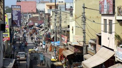The proposed road network plan specifies the colony’s boundaries, existing roads, proposed roads by widening and augmentation, and residential areas, along with existing government schools, Delhi Jal Board facilities and a police station. (HT Photo)