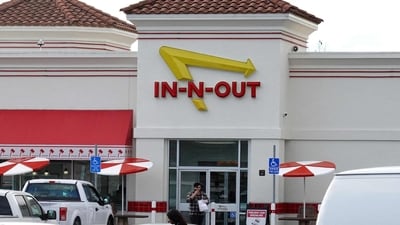 OAKLAND, CALIFORNIA - JANUARY 23: An exterior view of an In-N-Out Burger restaurant on January 23, 2024 in Oakland, California. Fast food chain In-N-Out Burger is closing one of its profitable restaurants due to high crime in the area, like car break-ins and armed robbery, which is making it unsafe for customers and workers.   Justin Sullivan/Getty Images/AFP (Photo by JUSTIN SULLIVAN / GETTY IMAGES NORTH AMERICA / Getty Images via AFP) (Getty Images via AFP)