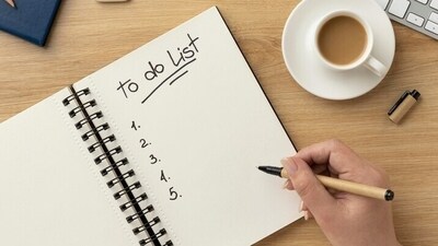1. Set a specific goal for the day: Define a specific and achievable goal for the day. It could be as simple as completing a certain task, making progress on a project, or even just going for a short walk.&nbsp; (Freepik)