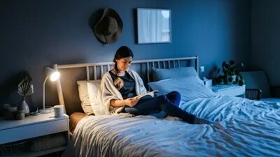 We should have a healthy bedtime routine such as reading, meditating or stretching. This helps the body to relax and have a good sleep. (Unsplash) We should have a healthy bedtime routine such as reading, meditating or stretching. This helps the body to relax and have a good sleep. (Unsplash)