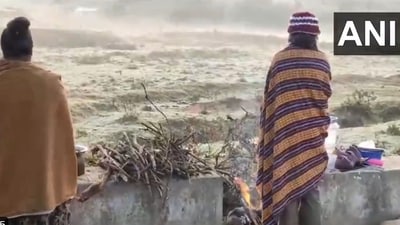 Tamil Nadu: People in Ooty huddled around bonfires to keep themselves warm as the temperature dropped to 1.3°C on Sunday. (X/ANI) Tamil Nadu: People in Ooty huddled around bonfires to keep themselves warm as the temperature dropped to 1.3°C on Sunday. (X/ANI)