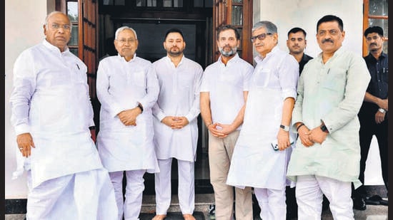 Bihar chief minister Nitish Kumar with Congress President Mallikarjun Kharge and party leader Rahul Gandhi during a meeting in April 2023 as part of the efforts to stitch an alliance against the NDA. (file)