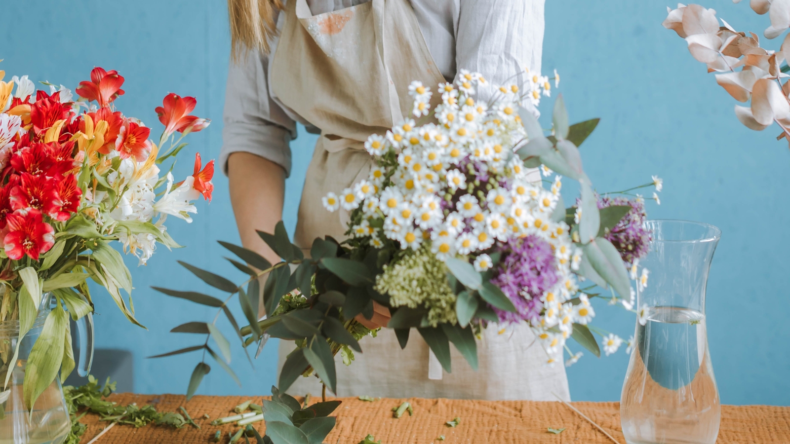Interior decor tips: Flower arrangements to elevate your home vibe - Vimarsana News