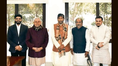 (From left) Samastipur MP Prince Raj Paswan, Bihar chief minister Nitish Kumar, Rashtriya Lok Janshakti Party president Pashupati Kumar Paras, legislative councillor Bhushan Kumar and Nawada MP Chandan Singh in Patna on Monday. (Santosh Kumar/HT) (From left) Samastipur MP Prince Raj Paswan, Bihar chief minister Nitish Kumar, Rashtriya Lok Janshakti Party president Pashupati Kumar Paras, legislative councillor Bhushan Kumar and Nawada MP Chandan Singh in Patna on Monday. (Santosh Kumar/HT)