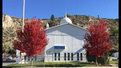 A 23-year-old man was arrested after allegedly making threats and aggressively swinging two large-bladed swords at a gurdwara in British Columbia province.