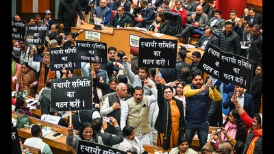 BJP councillors protest inside MCD House on Monday. (Raj K Raj/HT Photo) BJP councillors protest inside MCD House on Monday. (Raj K Raj/HT Photo)