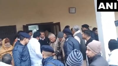 Haryana CM Manohar Lal Khattar handing over papers of his ancestral home to village authorities. (X/ANI) Haryana CM Manohar Lal Khattar handing over papers of his ancestral home to village authorities. (X/ANI)