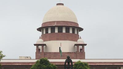 Listing the matter after three weeks, the Supreme Court extended its January 27 order that had put in abeyance the direction issued by the single judge bench of justice Abhijit Gangopadhyay for an investigation by CBI into an alleged fake caste certificate scam (HT Archive) Listing the matter after three weeks, the Supreme Court extended its January 27 order that had put in abeyance the direction issued by the single judge bench of justice Abhijit Gangopadhyay for an investigation by CBI into an alleged fake caste certificate scam (HT Archive)