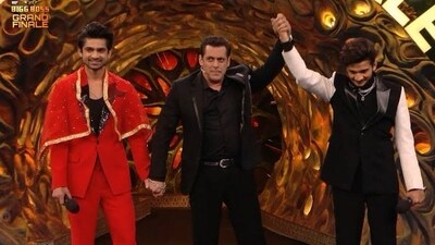 Munawar Faruqui was crowned the winner of Salman khan-hosted reality show Bigg Boss 17 on Sunday after beating Abhishek Kumar, who was the first runner-up. Munawar Faruqui was crowned the winner of Salman khan-hosted reality show Bigg Boss 17 on Sunday after beating Abhishek Kumar, who was the first runner-up.