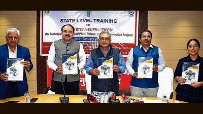 Officials of ICAR-CIPHET and Chhattisgarh Minor Forest Produce Federation during an event in Ludhiana. (HT)