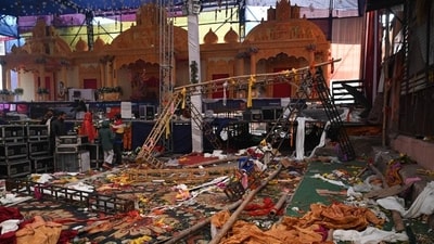The site of the Kalkaji temple where a wooden platform collapsed during a ‘Jagran’ early Sunday (Sanchit Khanna/HT Photo) The site of the Kalkaji temple where a wooden platform collapsed during a ‘Jagran’ early Sunday (Sanchit Khanna/HT Photo)