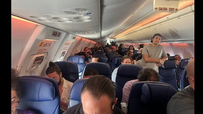 Passengers on the Aeromexico flight waiting for the take off. (X/@CapiSuperGirl) Passengers on the Aeromexico flight waiting for the take off. (X/@CapiSuperGirl)