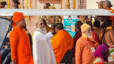 Imam Umer Ahmed Ilyasi (C), Chief Imam of All India Imam Organization (AIIO), after the Ram Mandir Pran Pratisha ceremony, in Ayodhya, on Jan. 22. (PTI) Imam Umer Ahmed Ilyasi (C), Chief Imam of All India Imam Organization (AIIO), after the Ram Mandir Pran Pratisha ceremony, in Ayodhya, on Jan. 22. (PTI)
