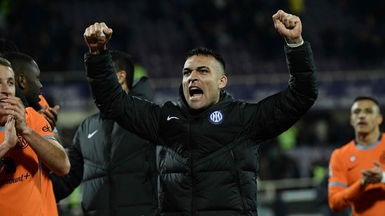 Inter Milan's Argentine forward #10 Lautaro Martinez celebrates after winning 0-1 the Italian Serie A football match between Fiorentina and Inter Milan at the Artemio Franchi Stadium, in Florence on January 28, 2024. (Photo by Filippo MONTEFORTE / AFP) (AFP)