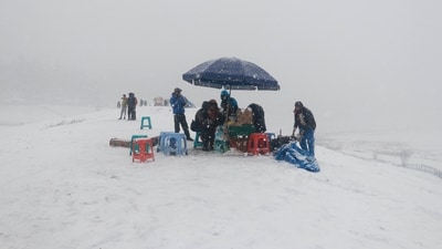 Authorities have issued advisories to tourists and locals visiting places like Sonamarg and Gulmarg.&nbsp; (HT Photo)