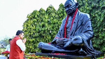 Rajasthan Chief Minister Bhajanlal Sharma pays floral tribute to Mahatma Gandhi on the occasion of his death anniversary at Rajasthan Government Secretariat in Jaipur. (X/@BhajanlalBjp) Rajasthan Chief Minister Bhajanlal Sharma pays floral tribute to Mahatma Gandhi on the occasion of his death anniversary at Rajasthan Government Secretariat in Jaipur. (X/@BhajanlalBjp)