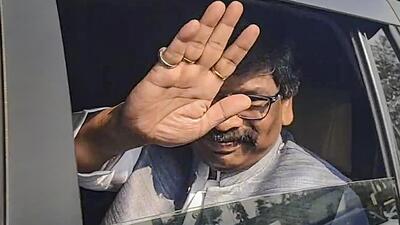 In Ranchi, Jharkhand chief minister Hemant Soren leaves for Jharkhand UPA's meeting amid ongoing political crisis on Tuesday (PTI)