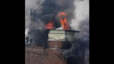 No casualty has been reported in the fire. (Manish/HT Photo)
