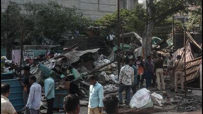 PMC on Tuesday removed 17 shanties in front of commercial complex as part of anti-encroachment drive at Gangadham Chowk. (SHANKAR NARAYAN/HT) PMC on Tuesday removed 17 shanties in front of commercial complex as part of anti-encroachment drive at Gangadham Chowk. (SHANKAR NARAYAN/HT)