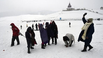 The tourist arrivals to the valley, which usually witness a higher footfall, especially at resorts like Gulmarg, declined in the absence of snow, causing concern for the tourism stakeholders in the valley. (ANI) The tourist arrivals to the valley, which usually witness a higher footfall, especially at resorts like Gulmarg, declined in the absence of snow, causing concern for the tourism stakeholders in the valley. (ANI)