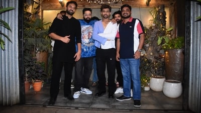 YouTuber Arun Mashetty, Sunny Arya known as Tehelka Bhai and Samarth Jurel partied on Monday after Bigg Boss 17 wrapped up with Munawar Faruqui emerging as the winner. YouTuber Arun Mashetty, Sunny Arya known as Tehelka Bhai and Samarth Jurel partied on Monday after Bigg Boss 17 wrapped up with Munawar Faruqui emerging as the winner. 