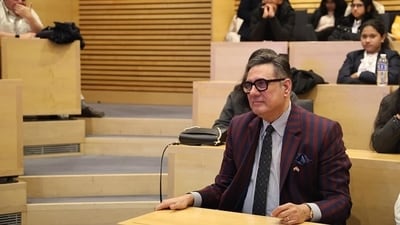 Boman Irani at the Oxford University. Boman Irani at the Oxford University.