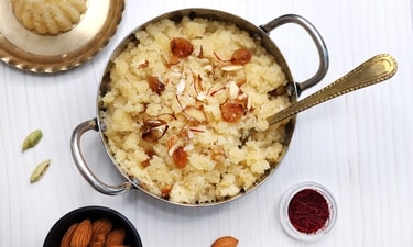 Prepare this soft halwa and garnish it with saffron and almonds (Shutterstock) Prepare this soft halwa and garnish it with saffron and almonds (Shutterstock)