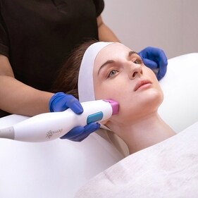 Dermatologists emphasise that the responsible use of anti-ageing treatments can maintain skin health. Dermatologists emphasise that the responsible use of anti-ageing treatments can maintain skin health.