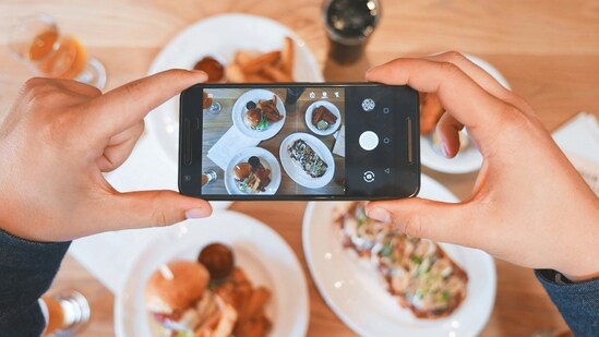 A Reddit user’s post about a woman making videos for Instagram instead of eating her food has created a chatter (Representational Image). (Unsplash/@eaterscollective)