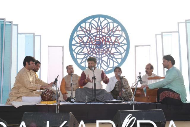 Bhuvanesh Komkali in performance at the Mahindra Kabira Festival (Mahindra Kabira Festival) Bhuvanesh Komkali in performance at the Mahindra Kabira Festival (Mahindra Kabira Festival)