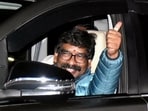 Hemant Soren shows a thumbs up as he reaches Raj Bhavan to submit his resignation to State Governor CP Radhakrishnan, in Ranchi on Wednesday. Hemant Soren shows a thumbs up as he reaches Raj Bhavan to submit his resignation to State Governor CP Radhakrishnan, in Ranchi on Wednesday.