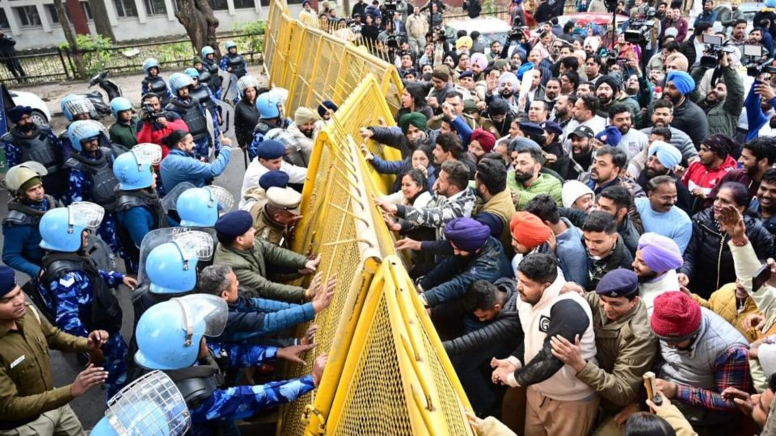 Chandigarh AAP, Congress protest, want action against presiding officer ...