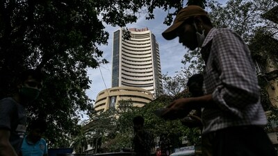 Sensex jumps by 544 points to close at 71,684; Nifty ends above 21,700
(Bloomberg) Sensex jumps by 544 points to close at 71,684; Nifty ends above 21,700
(Bloomberg)