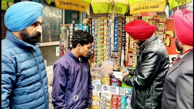 A team from the Ludhiana civil surgeon’s office checks shopkeepers who violated the Tobacco Control Act (COTPA) in Ludhiana on Wednesday. (HT Photo) A team from the Ludhiana civil surgeon’s office checks shopkeepers who violated the Tobacco Control Act (COTPA) in Ludhiana on Wednesday. (HT Photo)