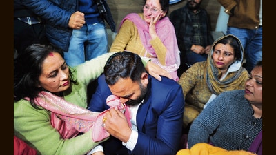 AAP mayoral candidate Kuldeep Dhalor breaks down after losing in the Chandigarh mayoral election on Tuesday. (Ravi Kumar/HT)