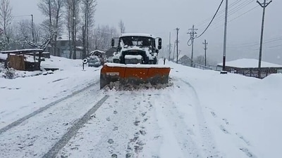 The India Meteorological Department has issued an orange alert for snowfall and rainfall in several parts of the hill state, Himachal Pradesh during the next 48 hours. (ANI)