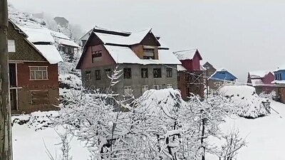 A view of the snow-covered area after a fresh spell of snowfall at Narkanda in Shimla on Wednesday. (ANI)
