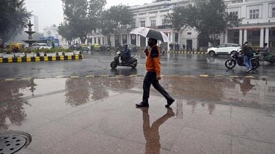 Commuters during a sudden spell of rain at Connaught Place in New Delhi on Wednesday. (Sanjeev Verma/ HT Photo) Commuters during a sudden spell of rain at Connaught Place in New Delhi on Wednesday. (Sanjeev Verma/ HT Photo)