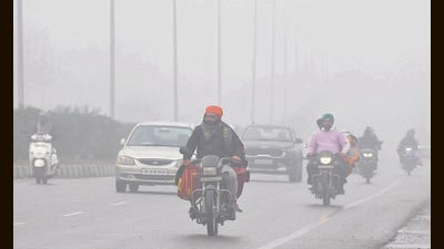 Foggy weather was observed at some places in the two states as well as Chandigarh in the morning. The Union territory recorded a minimum temperature of 10.6 degrees Celsius. (Sameer Sehgal/HT)