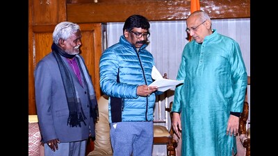 Hemant Soren hands over his resignation to Jharkhand governor CP Radhakrishnan (right) as Champai Soren (left) looks on, in Ranchi on Wednesday. (PTI) Hemant Soren hands over his resignation to Jharkhand governor CP Radhakrishnan (right) as Champai Soren (left) looks on, in Ranchi on Wednesday. (PTI)