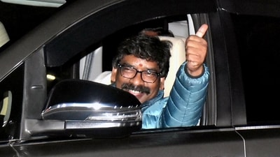 Hemant Soren shows a thumbs up as he reaches Raj Bhavan to submit his resignation to State Governor CP Radhakrishnan, in Ranchi on Wednesday. (ANI)