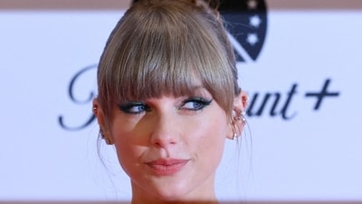 FILE PHOTO: FILE PHOTO: Taylor Swift poses on the red carpet for the 2022 MTV Europe Music Awards (EMAs) at the PSD Bank Dome in Duesseldorf, Germany, November 13, 2022. REUTERS/Wolfgang Rattay/File Photo/File Photo (REUTERS)